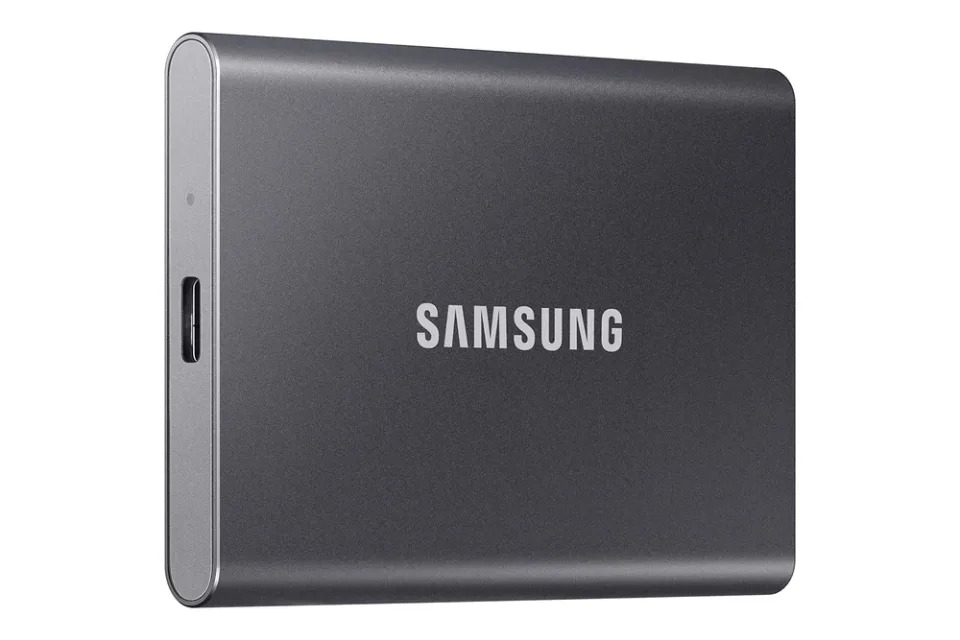 Samsung T7 1 TB portable SSD — Product photo